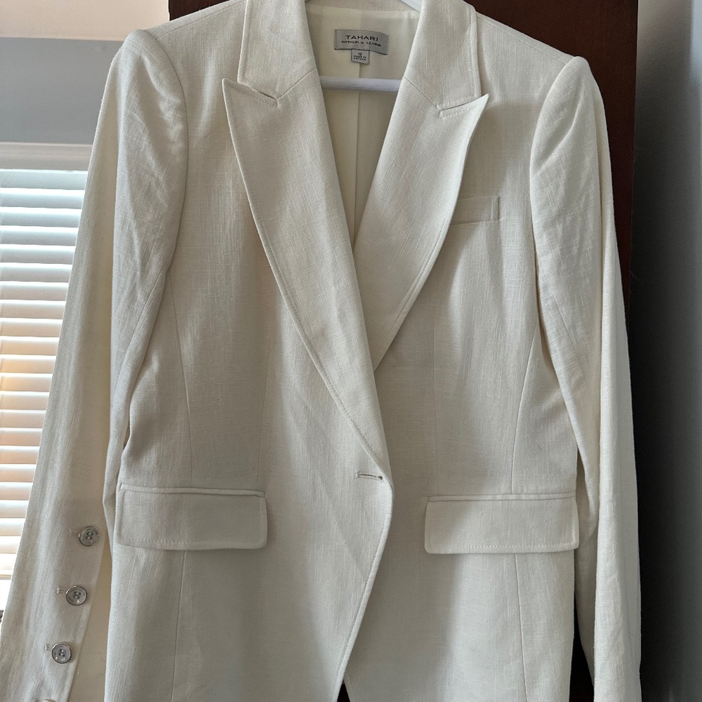 Tahari linen blazer